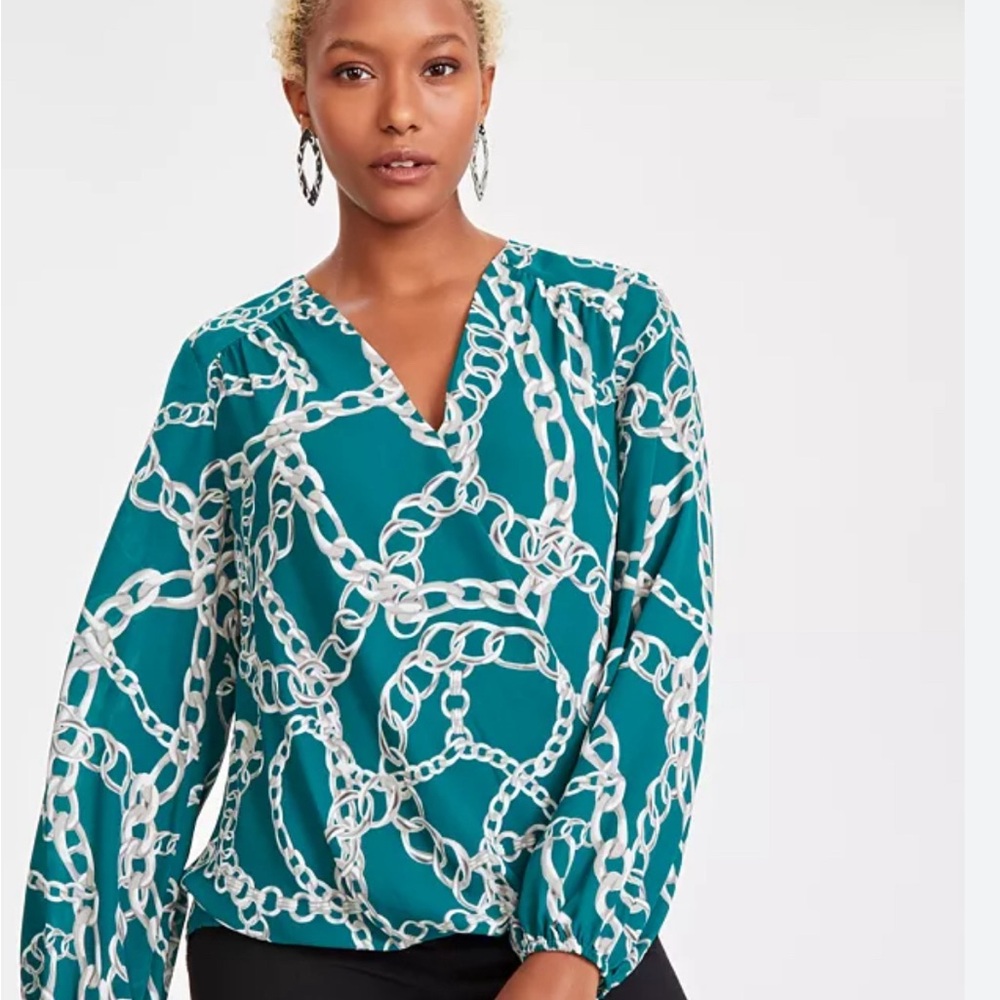 INC International Concepts  🤍🤍💚 💚Green Graphic Blouse